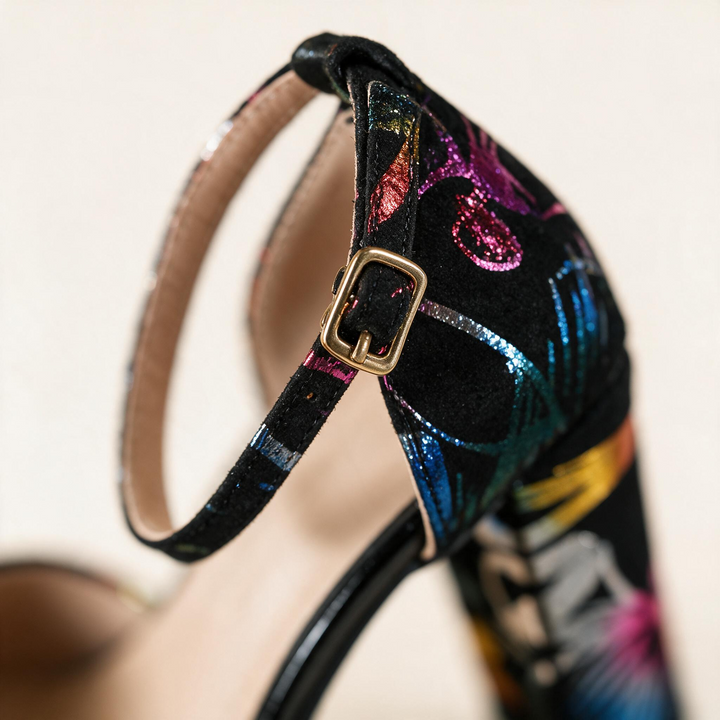 Vivienne Signature Script Pump