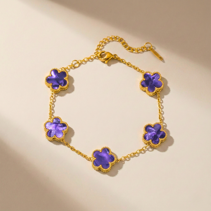 Aurora Shine Clover Charm Bracelet — close-up detail