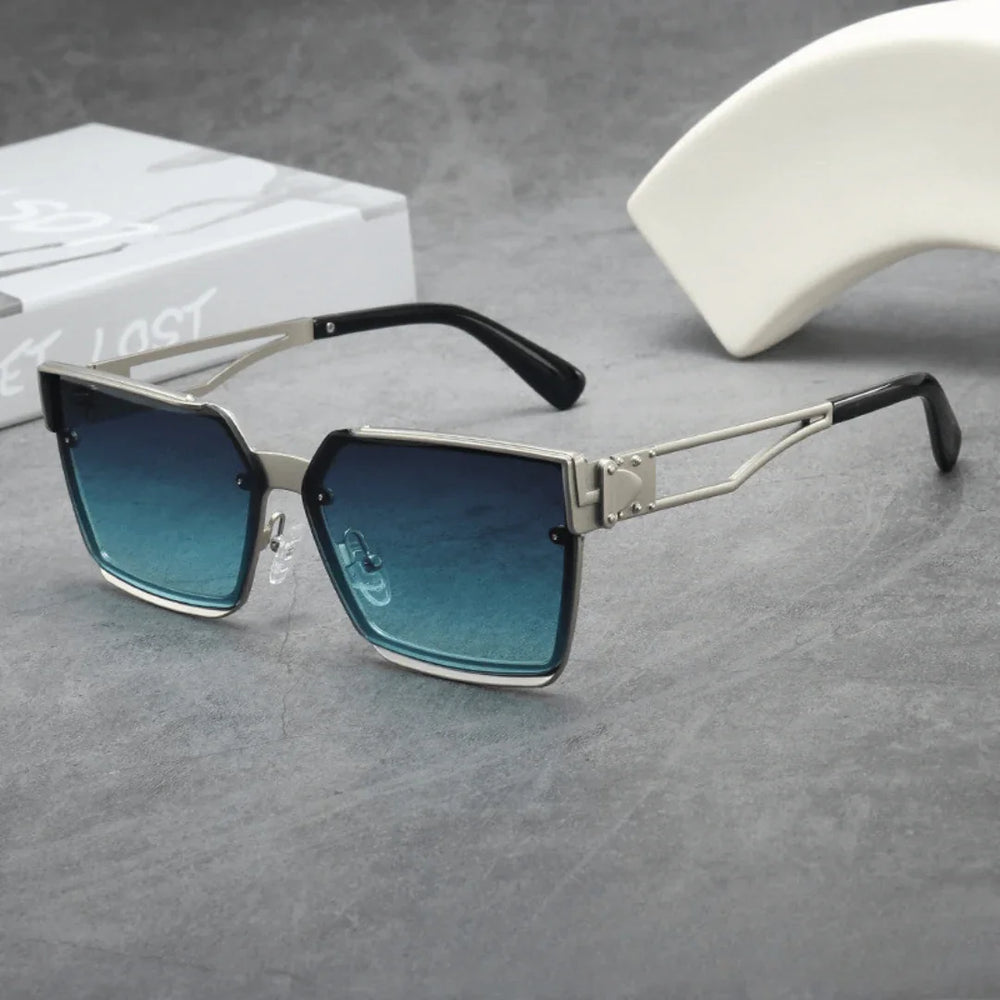 Alex Carver Rays — side view