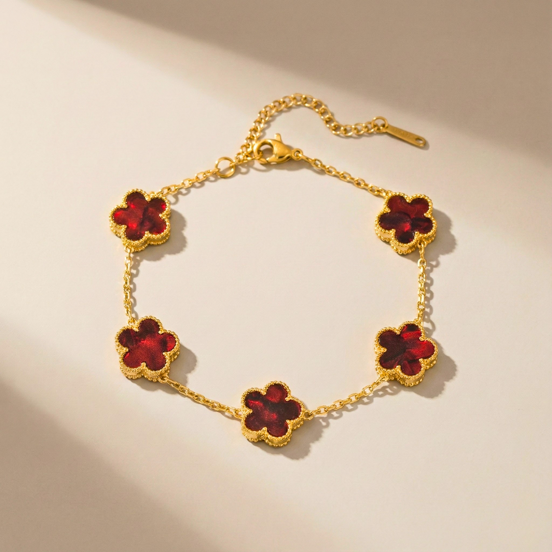 Aurora Shine Clover Charm Bracelet — texture detail