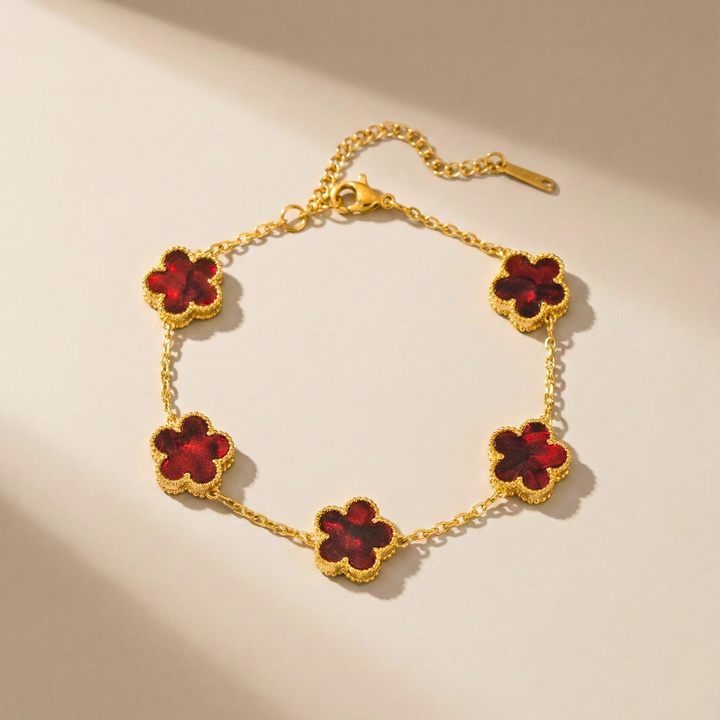 Aurora Shine Clover Charm Bracelet — texture detail