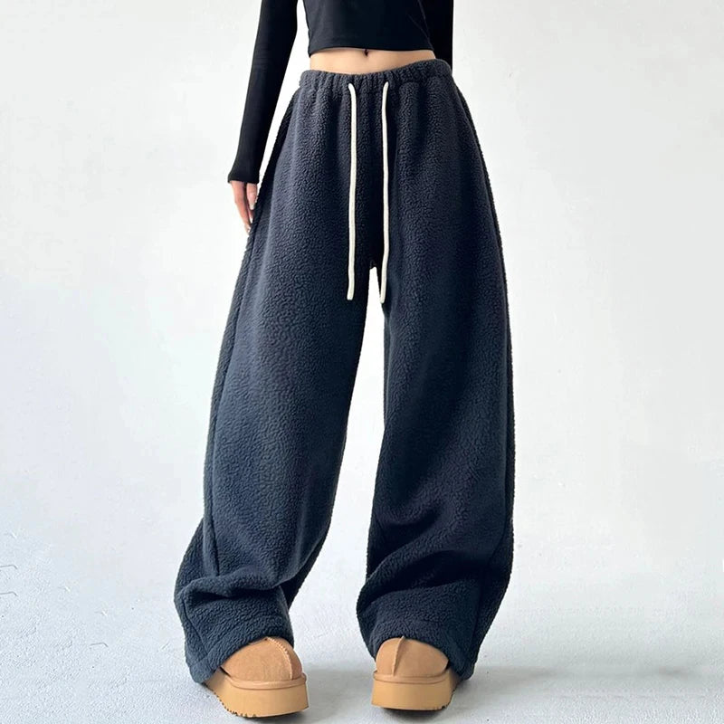 The Oslo Fleece Pants — detail view