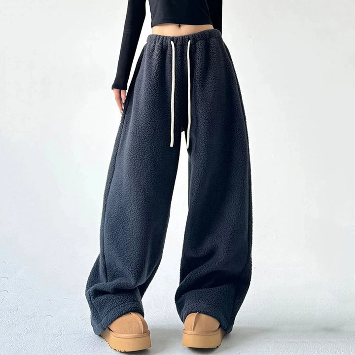 The Oslo Fleece Pants — detail view