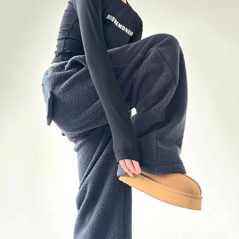 The Oslo Fleece Pants — close-up detail