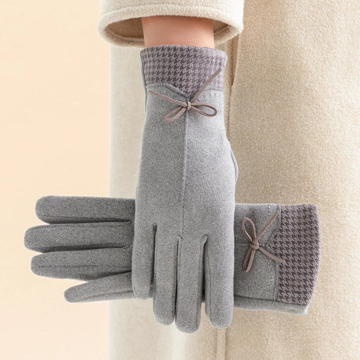 Amelie Cashmere Touchscreen Gloves — lifestyle shot