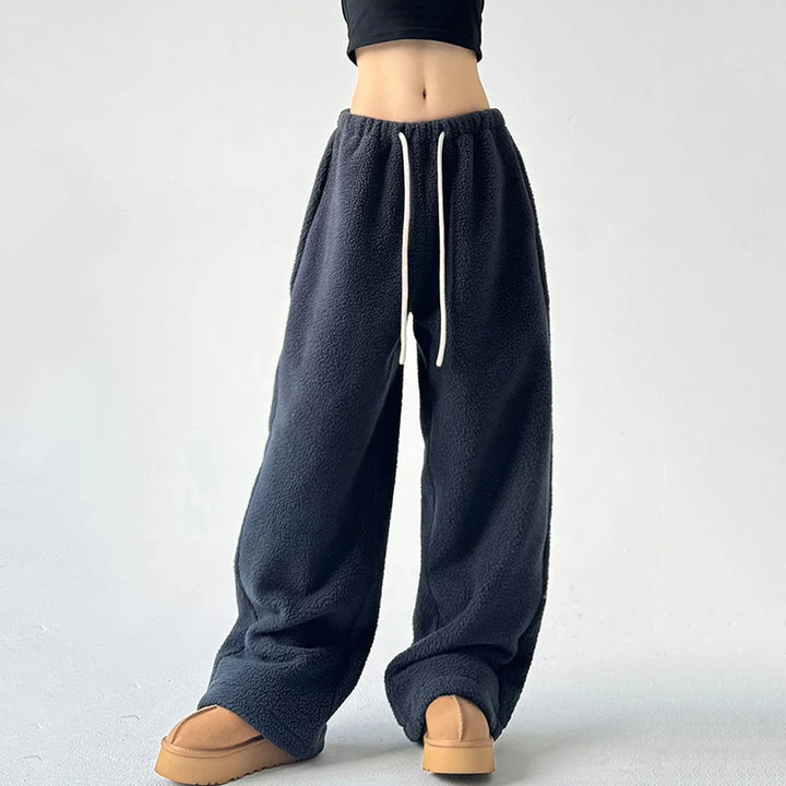 The Oslo Fleece Pants — side view